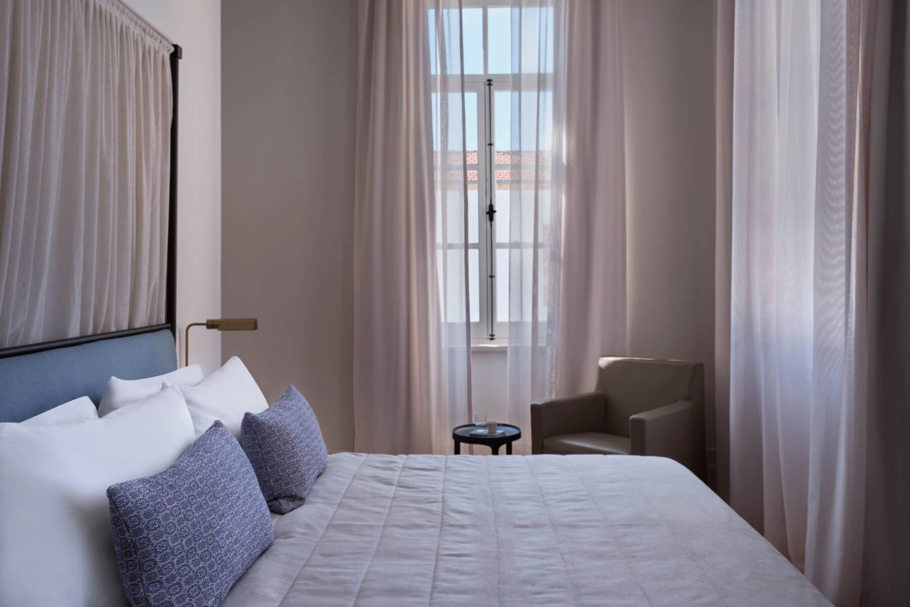Amyth of Nicosia - Grande & Luxe